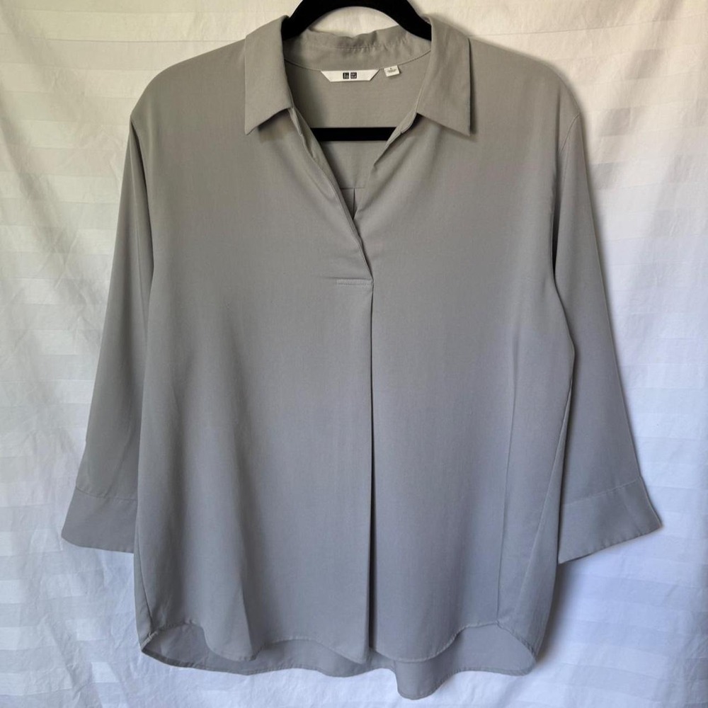 UNIQLO Light Gray Blouse with 3/4 sleeves, size L